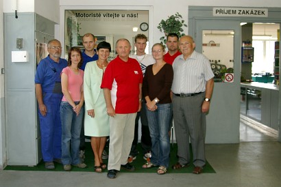 Zaměstnanci Autoelektriky TUTR v budově autoelektriky Zaměstnanci Autoelektriky TUTR v budově autoelektriky